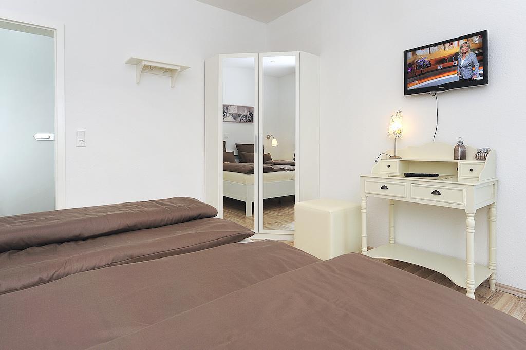 Haus Pirola Bensersiel Habitación foto